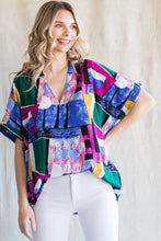 Load image into Gallery viewer, Abstract Print Vneck
