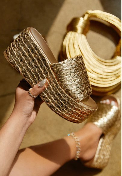 Raffia Wedge