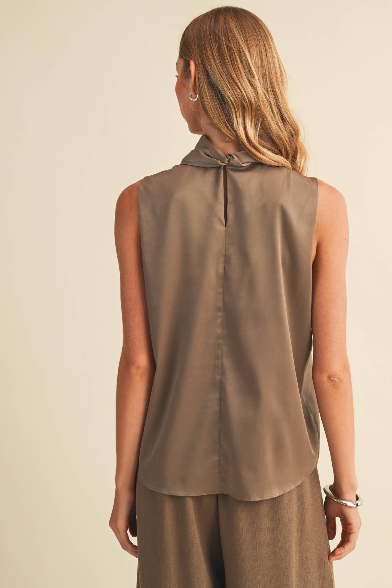 Tie Neck Sleeveless Blouse (Pre-order)